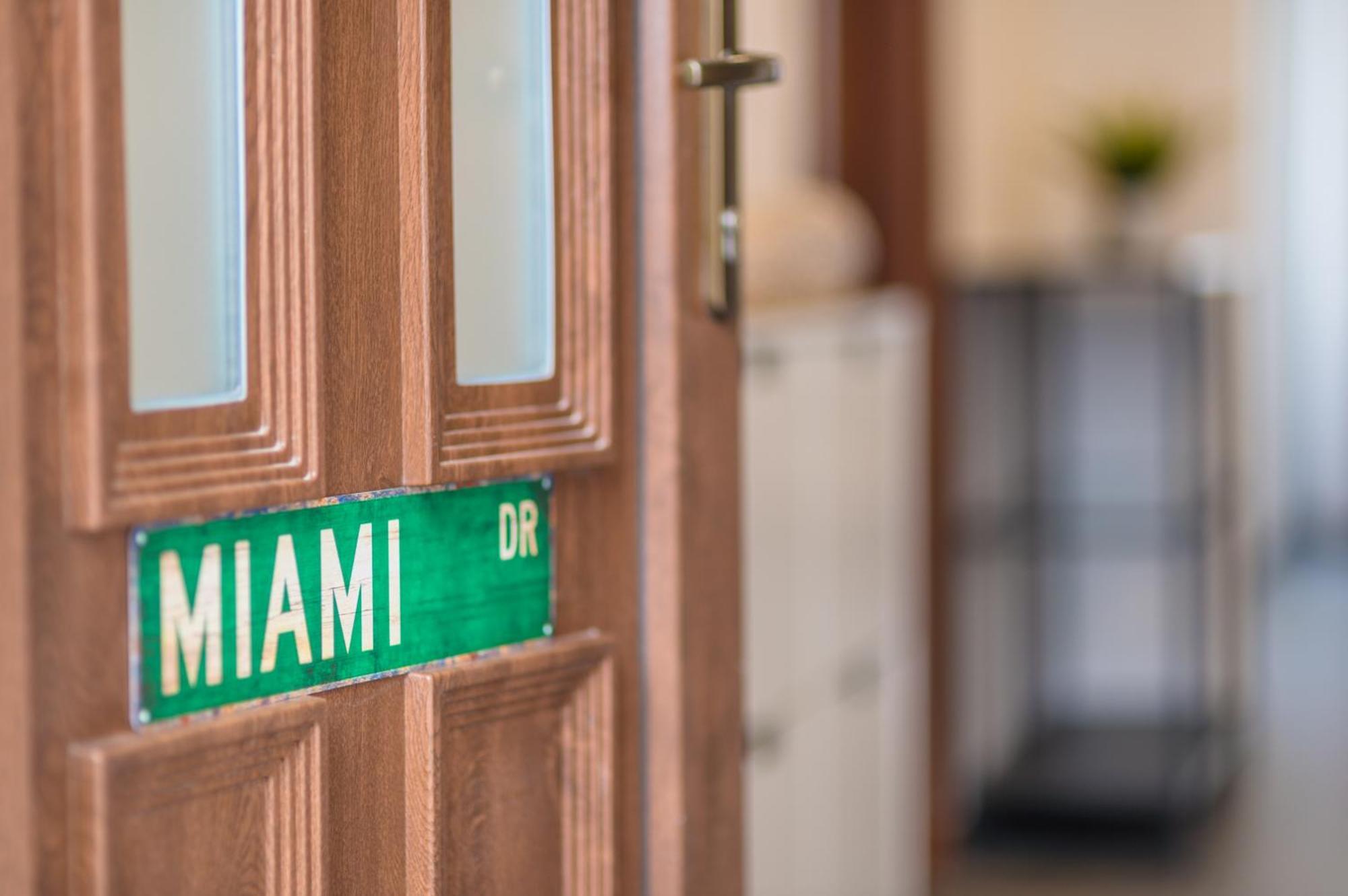 Miami Vice Apartment With Balcony Budapest Ngoại thất bức ảnh