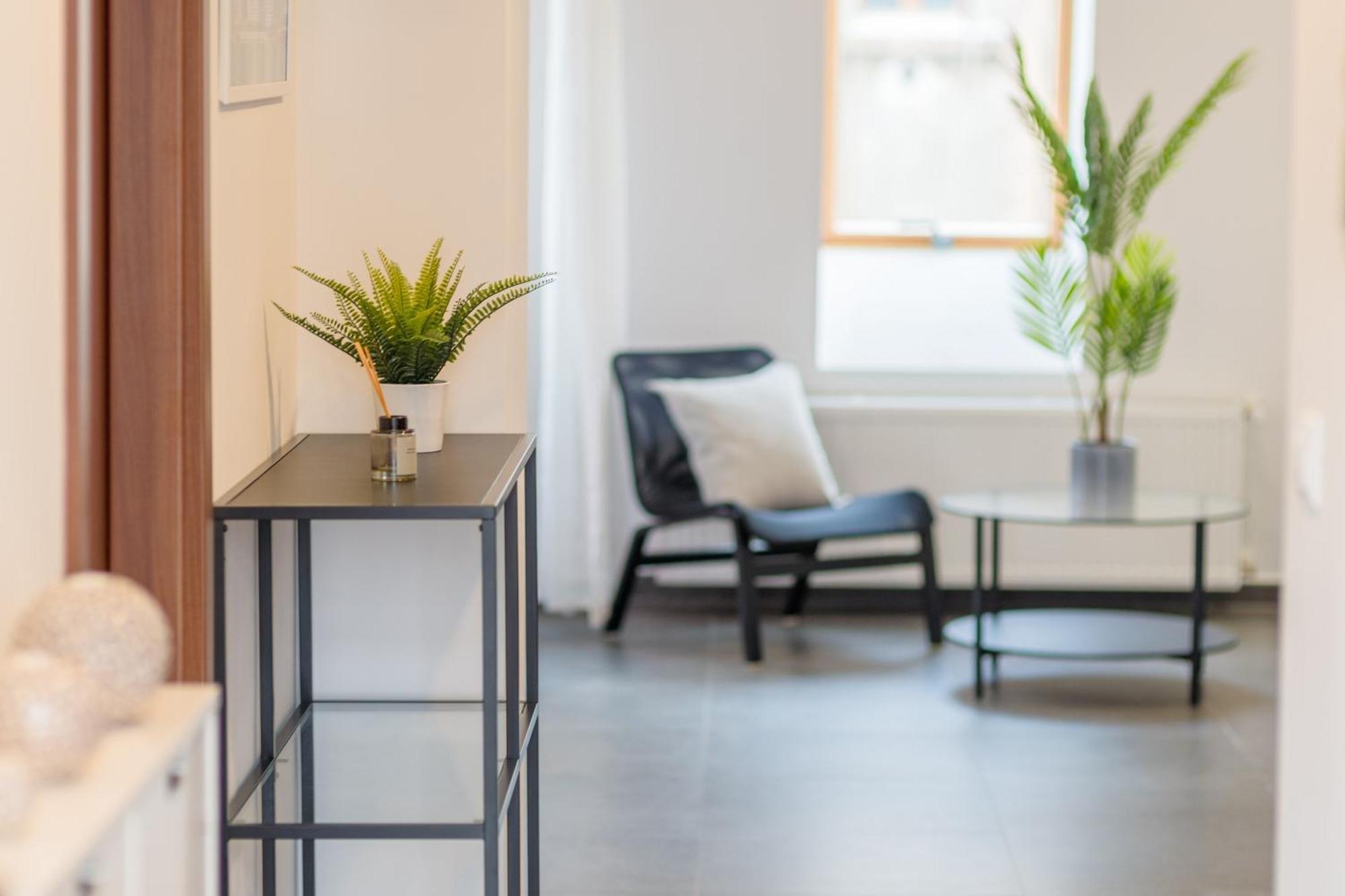 Miami Vice Apartment With Balcony Budapest Ngoại thất bức ảnh