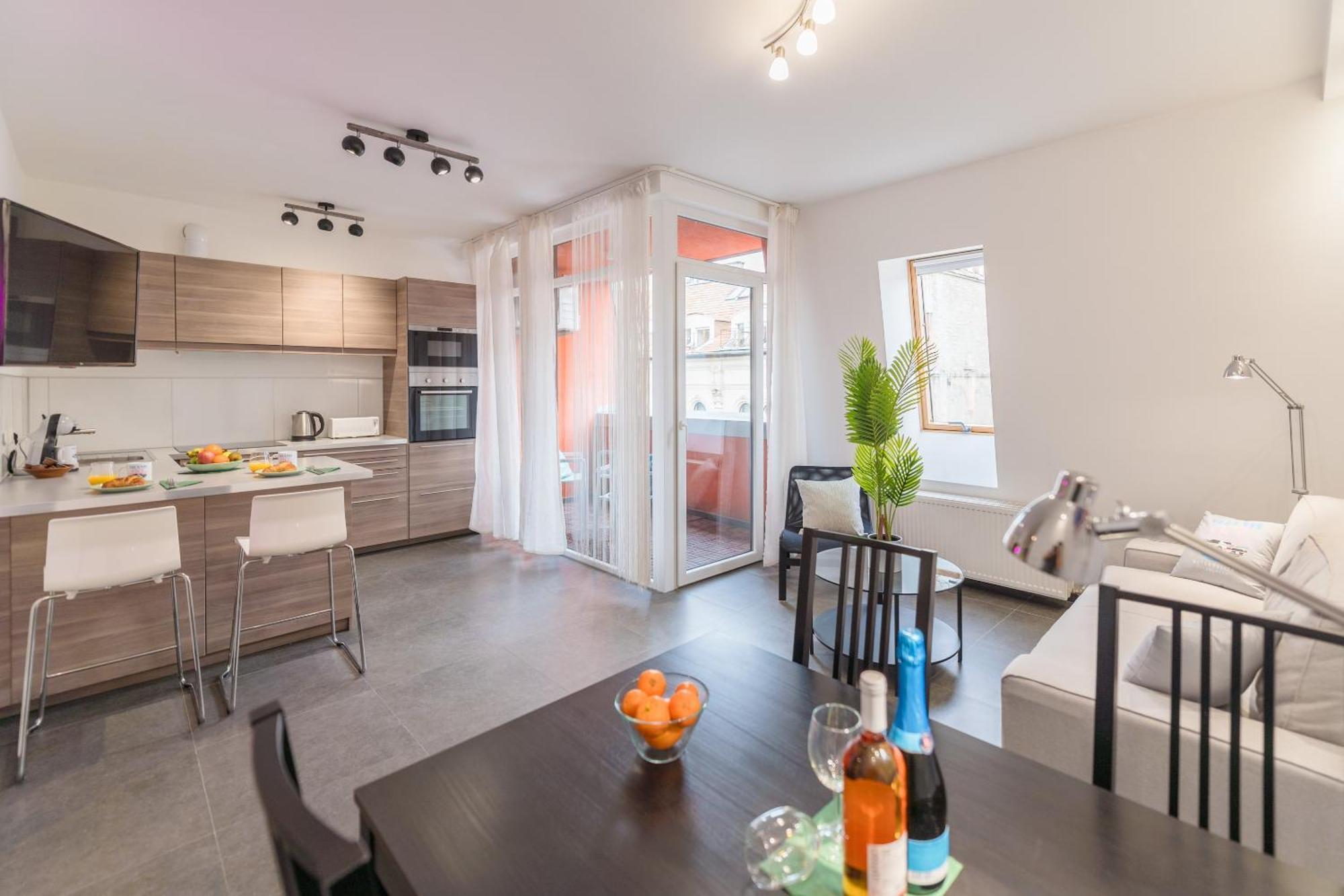 Miami Vice Apartment With Balcony Budapest Ngoại thất bức ảnh