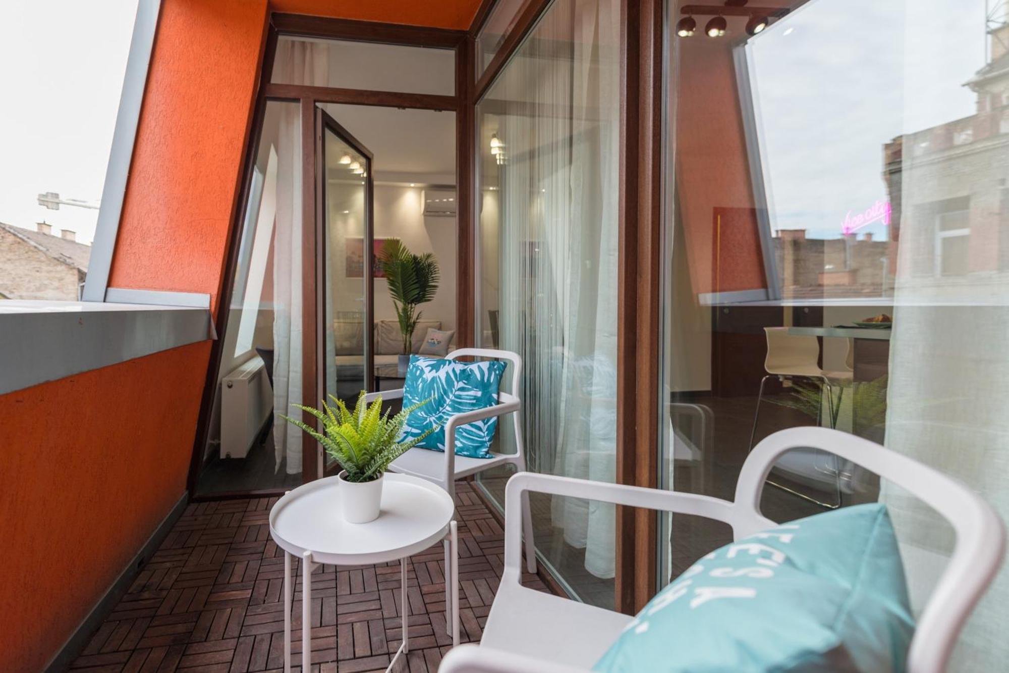 Miami Vice Apartment With Balcony Budapest Ngoại thất bức ảnh